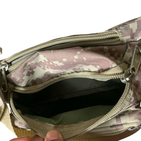 Everest 11.5 in. Wide Digital Camo Fanny Waist Pack - Picture 3 of 5